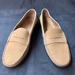 TOD’s Sz 37 Slip on Tan Leather Driving Loafers Academia Classic Preppy Vibes